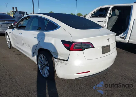 2019 Tesla Model 3 Long Range/Performance z USA, uszkodzony, nr VIN 5YJ3E1EB6KF390184